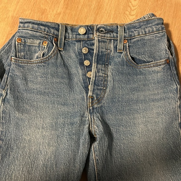 Levi’s 501 Skinny - Picture 2 of 5